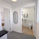 Дом отдыха 3-bed House - Sleeps 5 - Free Driveway Parking - Friendly - Close To Centre *