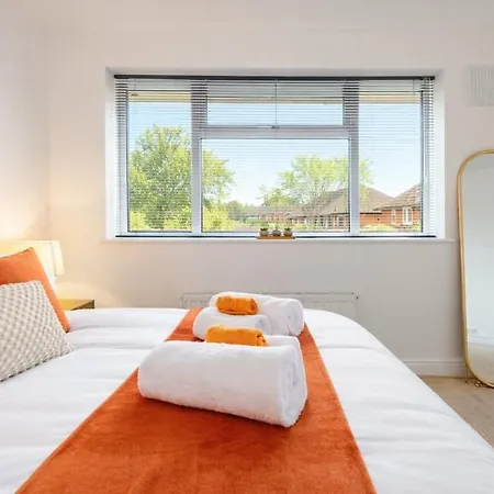 3-bed House - Sleeps 5 - Free Driveway Parking - Friendly - Close To Centre * Лидс