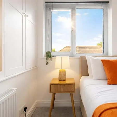 Дом отдыха 3-bed House - Sleeps 5 - Free Driveway Parking - Friendly - Close To Centre *
