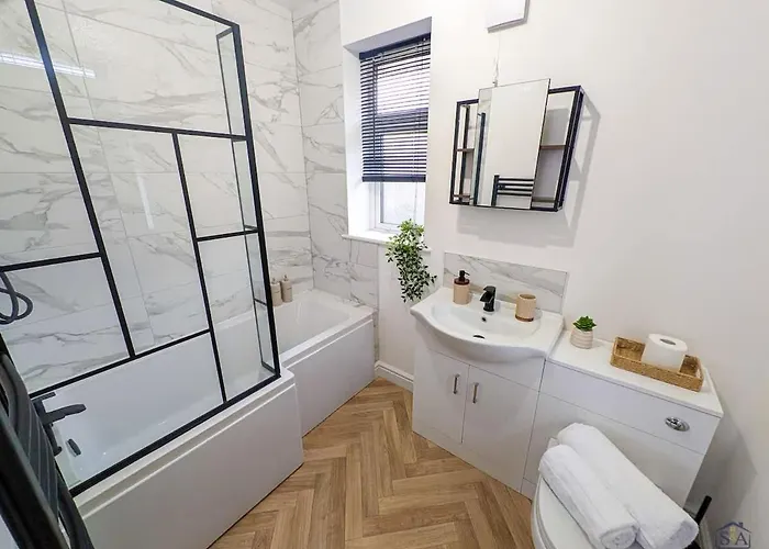 3-bed House - Sleeps 5 - Free Driveway Parking - Friendly - Close To Centre