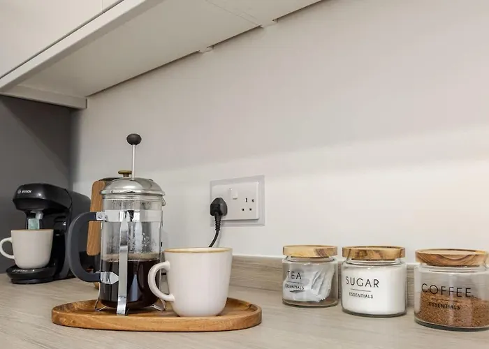 3-bed House - Sleeps 5 - Free Driveway Parking - Friendly - Close To Centre *