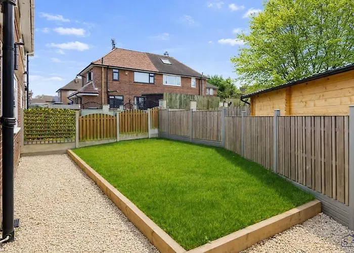 3-bed House - Sleeps 5 - Free Driveway Parking - Friendly - Close To Centre * Leeds (West Yorkshire)